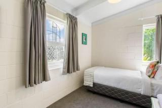 Serene Breeze Escape with estuary view - Whitford - 3