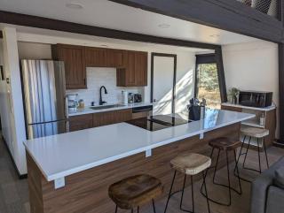 Modern Gambrel Cabin Near Ski Resorts - 9