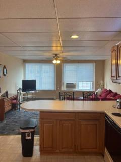 Spacious Apt near Guthrie Packer - 5