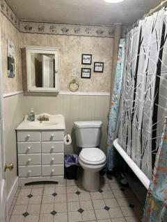 Intimate 1 Bedroom Apt by UHS - 8