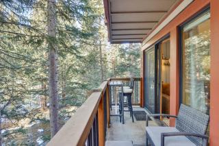 SnowDogs Breck Condo with Fireplace Walk to Lifts - 9