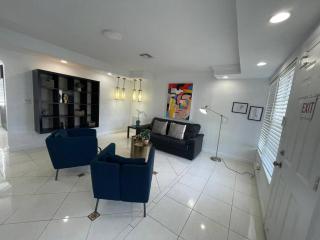 Stylish Home close to everything - Hollywood - 5