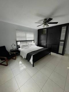 Stylish Home close to everything - 1