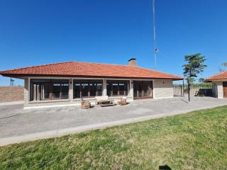 Quincho con gran parque en Viterbori - General Roca - 1