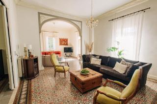 5 Bed Villa - Sleeps 10 - Pets - Pool - Parking - 1