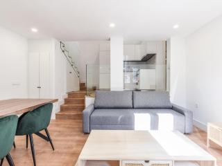 apartamentos reformados en metro pacifico ALQUILER TEMPORAL - Madrid - 0
