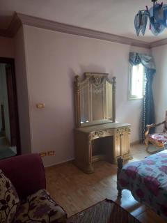 شقه كاملة الفرش بعماره حديثه للأسر أو أساتذة الأكاديميه - Alexandria - 5