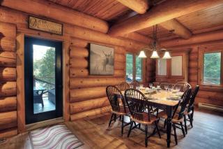 Waterfront 25 mins to Tremblant w/Hot Tub & Sauna - 4