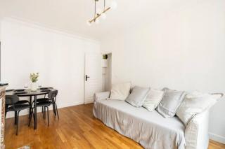 The Square, Paris-Asnières, Private Apartment with Bedroom and Living Room - Asnières-sur-Seine - 8