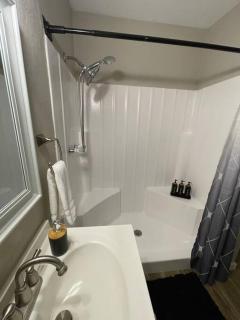 New Stylish Midtown With One Bedroom (Unit D) - Phoenix - 2