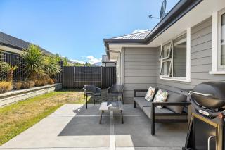 Remarkable Mountain View - 4 Bedroom Home - 5