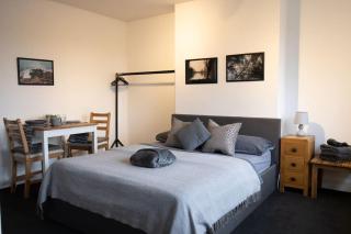 Cheam Village Self Contained Flat & studio - Cheam - 5
