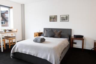 Cheam Village Self Contained Flat & studio - Cheam - 9