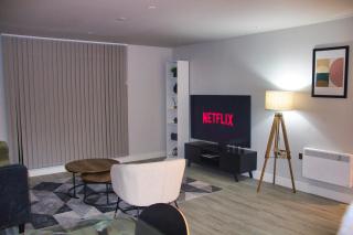 AP - Luxury 2Bed Apt On BroadSt - 2