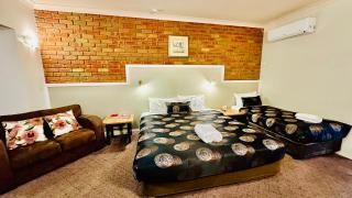 Early Australian Motor Inn - 2