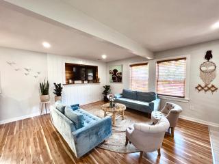 Unique Wildwood 3 BR 1,5 BA Entire House in the Heart of Wildwood! - Wildwood - 5