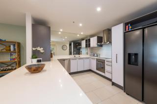 Chilling at the Cayman - 3