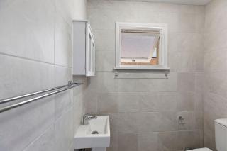 Carousel Apartment 5 - The Entrance - 2