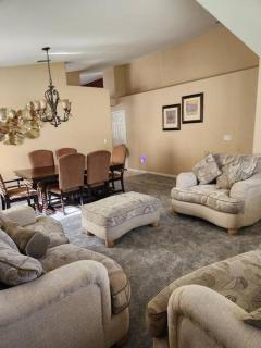 Enchanting 4BR with Rose Garden - Stockton - 7