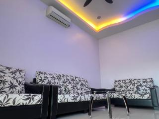 Padang Temu Near TOWN Homestay 9pax @ ExcluSuites Malacca - Malakka - 4