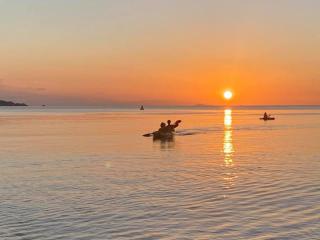 AFFORDABLE ISLAND ESCAPE! Queen Studio, Nelly Bay - 2