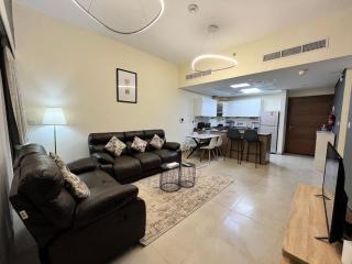 Trinity Holiday Homes - Spacious Modern Living 1BR & 2BR Unique Apartment - Dubai - 9