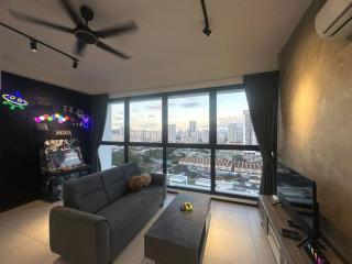 3 Room/3 Queen Bed, Urban Suite Arcade Room #2carpark - Jelutong - 0