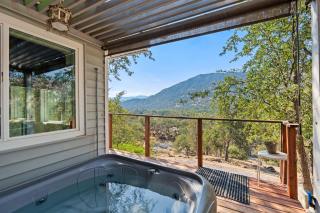 Views, Hot Tub, Outdoor Shower, 15m from Sequoia - Three Rivers - 0