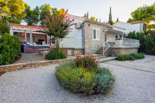Holiday House de Finis - Sutivan - 9