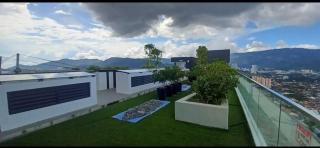 3 Room/3 Queen Bed, Urban Suite Arcade Room #2carpark - 8