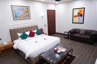 Elegant Executive Suite - 5