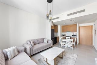 Superb 1BR Apt Creek Beach - Dubai - 1