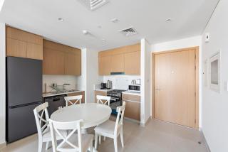 Superb 1BR Apt Creek Beach - Dubai - 8