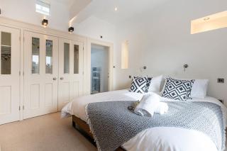 Thrushley Cottage - sleeps 7 - with roof terrace - 5