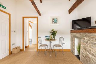 Duke House - Top Floor Apartment - 1 bedroom apartment with Hot Tub - 3