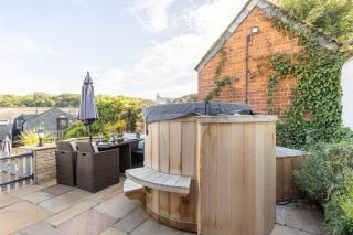 Duke House - Top Floor Apartment - 1 bedroom apartment with Hot Tub - 6