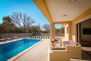 Modern villa with pool, sea view, near the sea and the beach - by Traveler tourist agency Krk ID 2168 - Pinezici - 6
