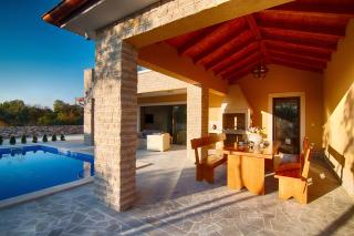 Modern villa with pool, sea view, near the sea and the beach - by Traveler tourist agency Krk ID 2168 - Pinezici - 5