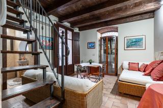 GuestHost - Castello Ursino Apartment with Balcony - 4