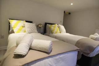 Stylish 4 Bed Home in Aylesbury, Buckinghamshire - Buckinghamshire - 7
