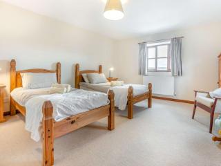 3 bed in Carisbrooke IC037 - Newport - 1