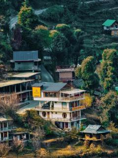 Young Monk Hostel & Cafe Jibhi - 3