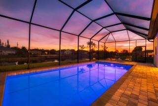VILLA MODERN TIMES - 4 BEDS - 2 BATHS - 8 GUESTS - WATERVIEW & POOL - INCL. 10% OFF BOAT RENTAL - Cape Coral - 8