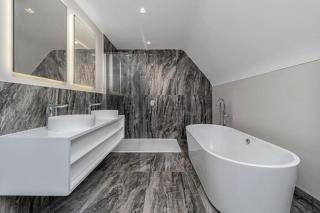 Luxury 4-bed home with club room - Wilmslow - 9