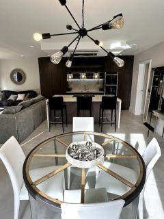 Luxury 4-bed home with club room - Wilmslow - 7