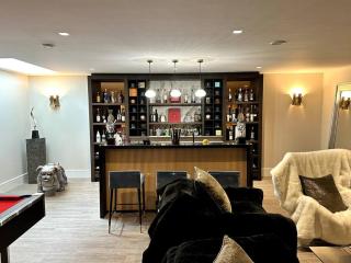 Luxury 4-bed home with club room - Wilmslow - 3
