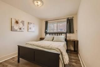 Prime Location walk to attractions w Free Parking - 2