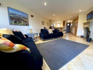 Pretty Wood Cottage - 9