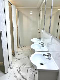 Oeiras Beach Private Room 9 - Double Bedroom with Shared Bathroom & Terrace - Oeiras - 2
