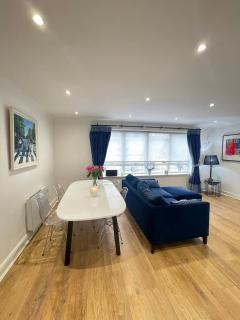 Chic 1BD Flat - 10 Minutes to Victoria Park! - 5